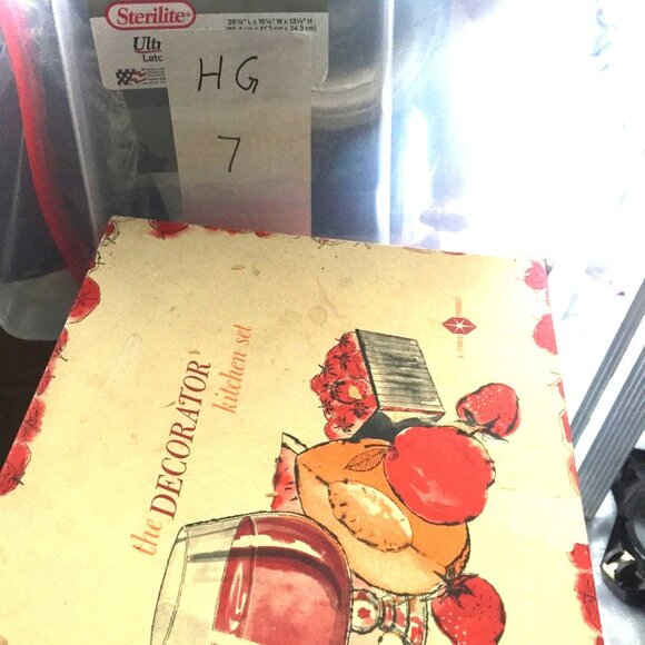 VTG MCM Ceramic Salt & Pepper Shakers With Gold Metal Stand Japan - Picture 13 of 13